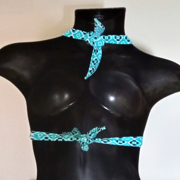 Old Navy 2 Piece Swimsuit - Size Med - Picture 6 of 9